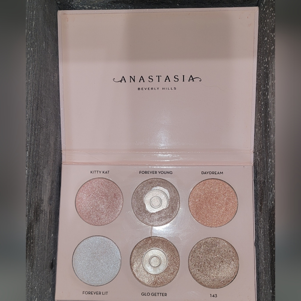 📌BOGO FREE📌 Nicole Guerrero X Anastasia Beverly Hills